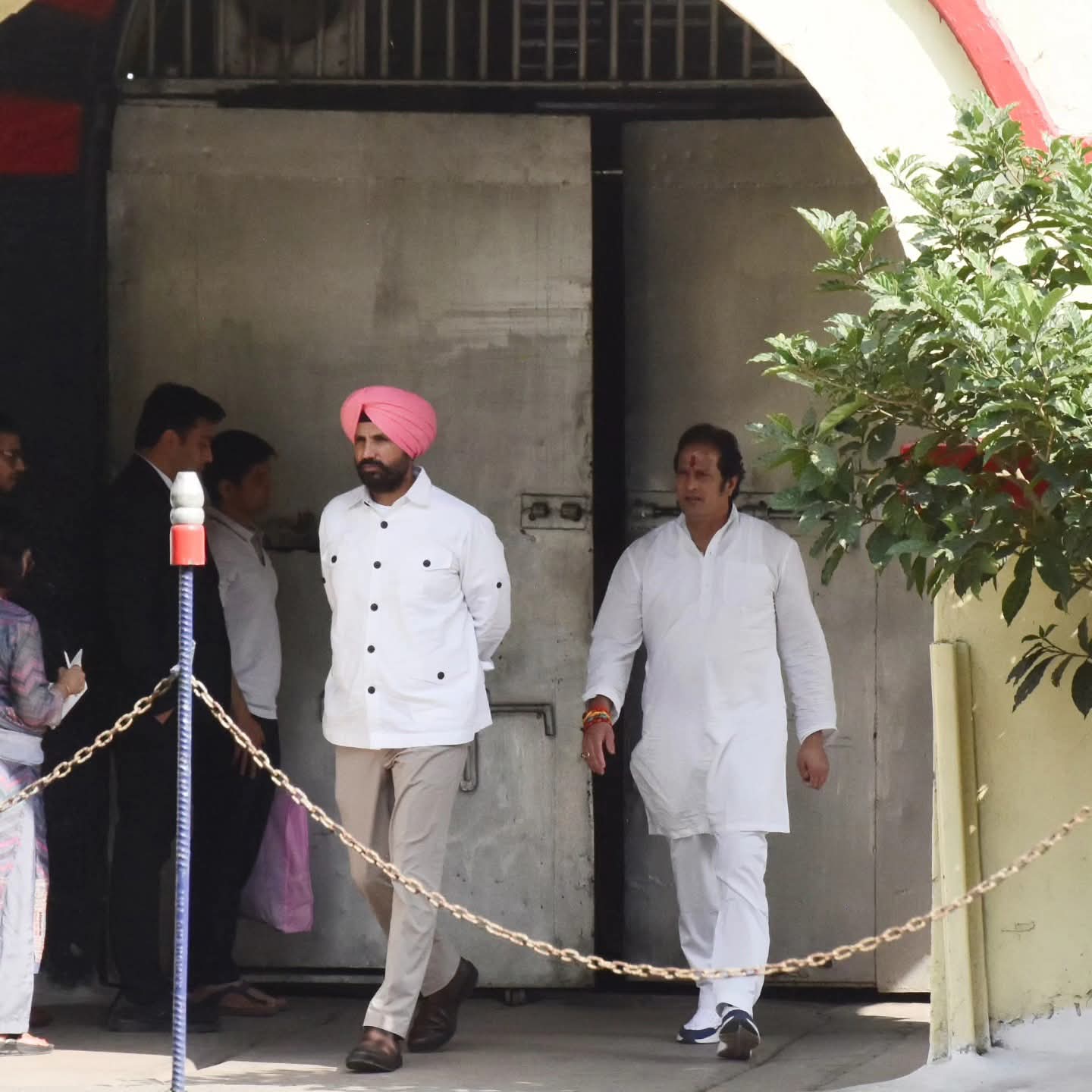 छत्तीसगढ़ आए राजा बरार पंजाबी कांग्रेस अध्यक्ष पूर्व युवा कांग्रेस राष्ट्रीय अध्यक्ष अपराधी से मिले नहीं मिले किसी परेशान व्यक्ति से किसी का परेशान कार्यकर्ता से कांग्रेस का हाथ भ्रष्टाचारियों के साथ